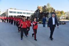 濱州實驗學校開展主題活動  走進華紡感受創(chuàng)造