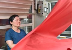 面料車間劉麗麗：練就火眼金睛，成就質(zhì)量堅盾